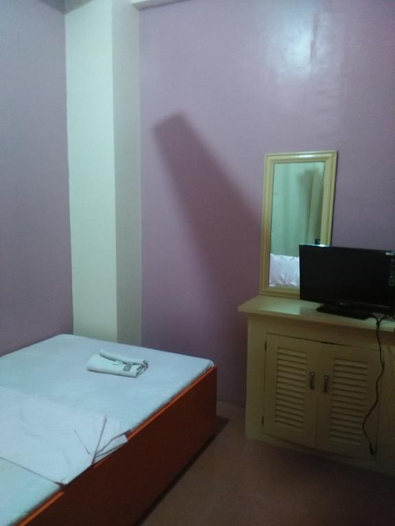Aranas-Carillo Travellers Inn Kalibo Buitenkant foto
