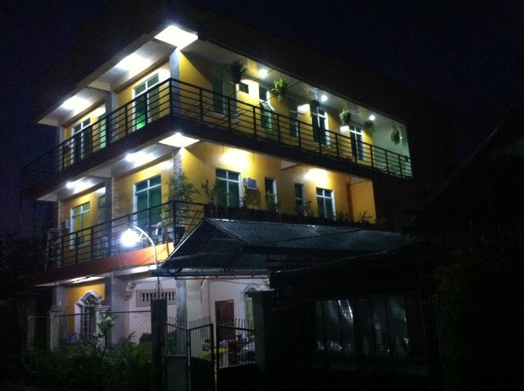 Aranas-Carillo Travellers Inn Kalibo Buitenkant foto