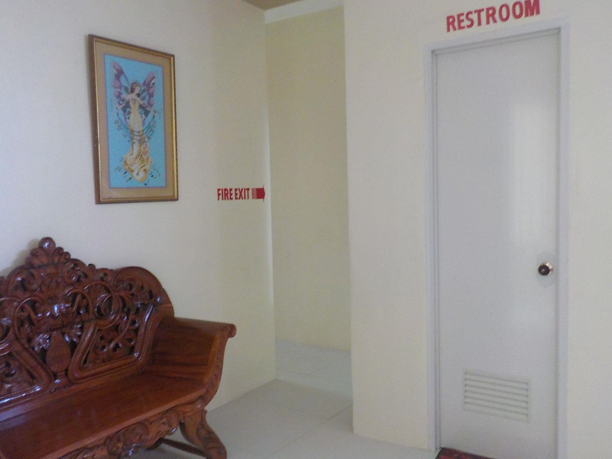 Aranas-Carillo Travellers Inn Kalibo Buitenkant foto