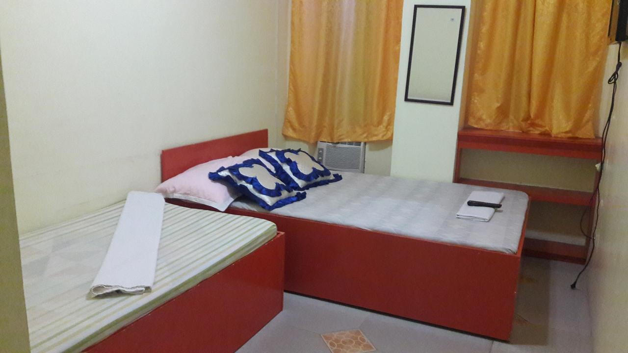 Aranas-Carillo Travellers Inn Kalibo Buitenkant foto
