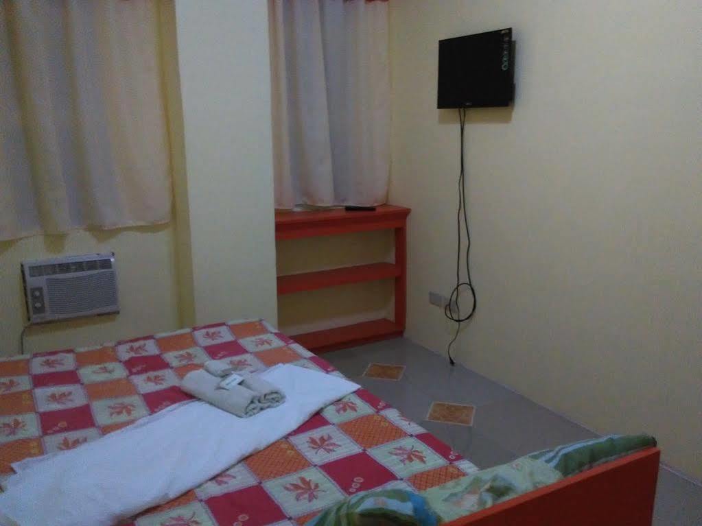 Aranas-Carillo Travellers Inn Kalibo Buitenkant foto